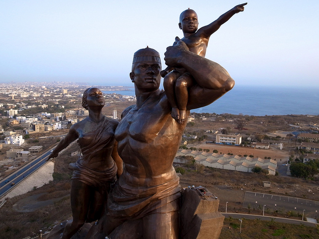 monumento al renacimiento africano 3