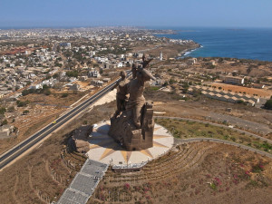 monumento al renacimiento africano 4