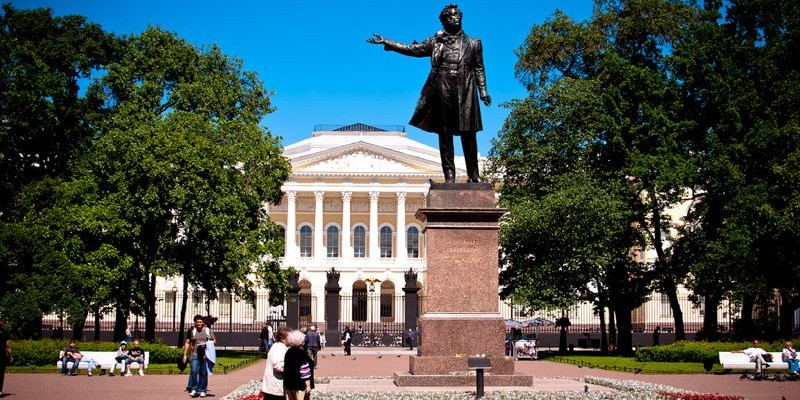 Plaza de las Artes, San Petersburgo