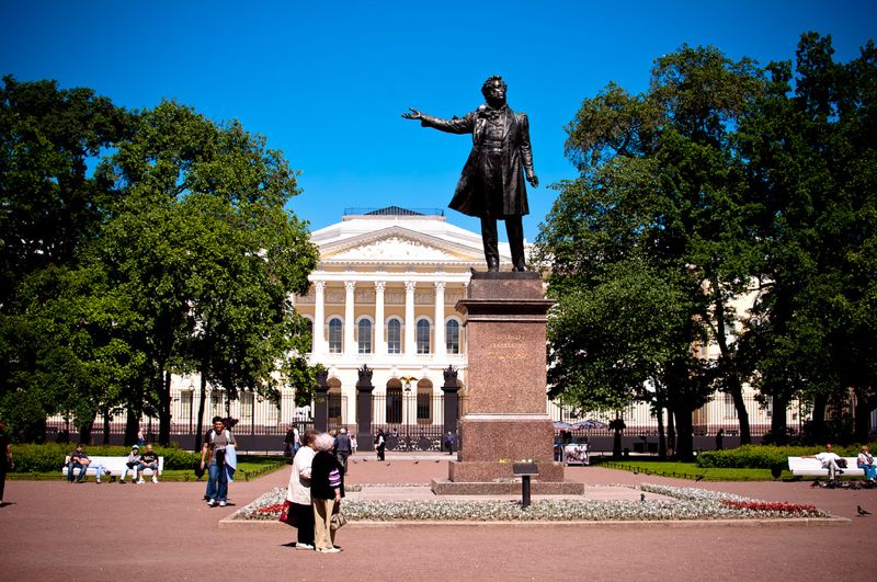 Plaza de las Artes, San Petersburgo